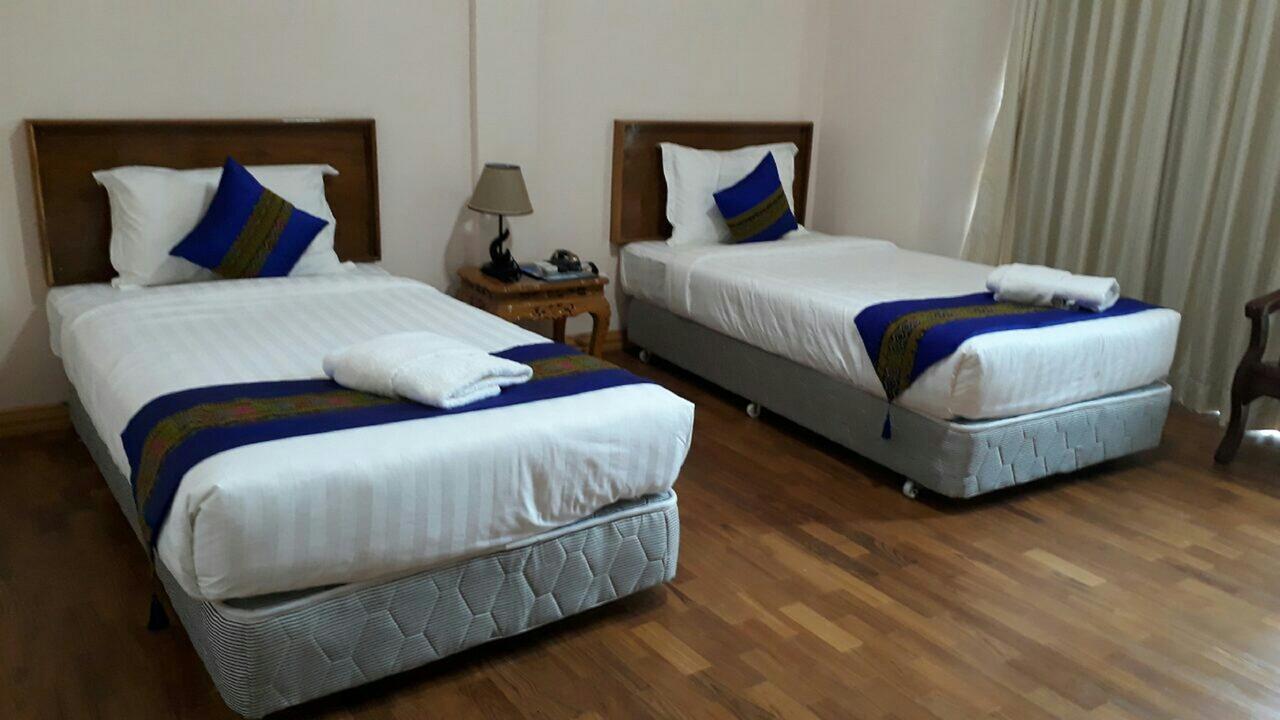 לויקו Famous Hotel מראה חיצוני תמונה
