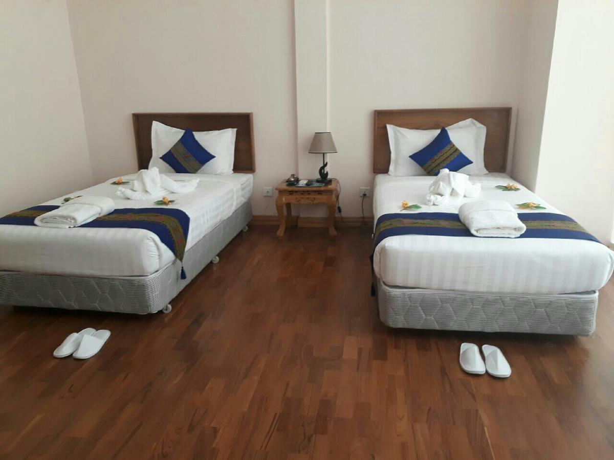 לויקו Famous Hotel מראה חיצוני תמונה