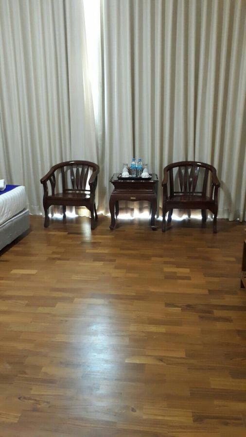 לויקו Famous Hotel מראה חיצוני תמונה